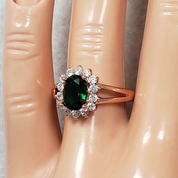 18k Rose Gold Emerald Ring - Picture 8 of 8